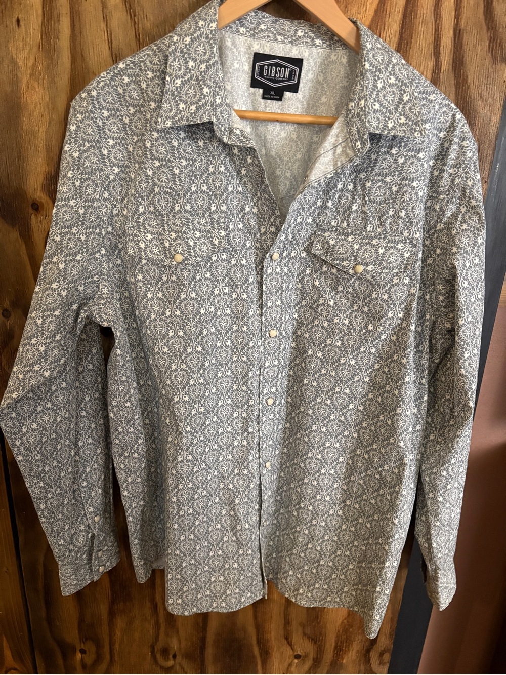 Gibson Gray and White Floral Western Shirt